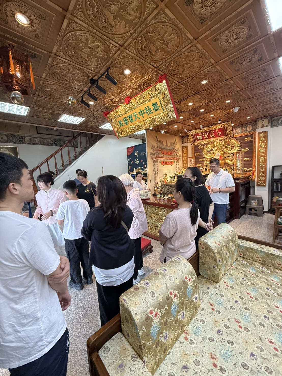 殿內神龕