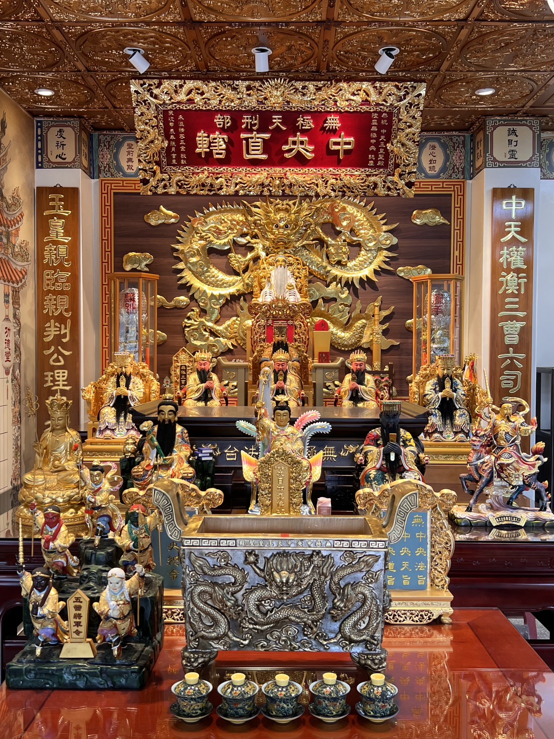 正殿神龕